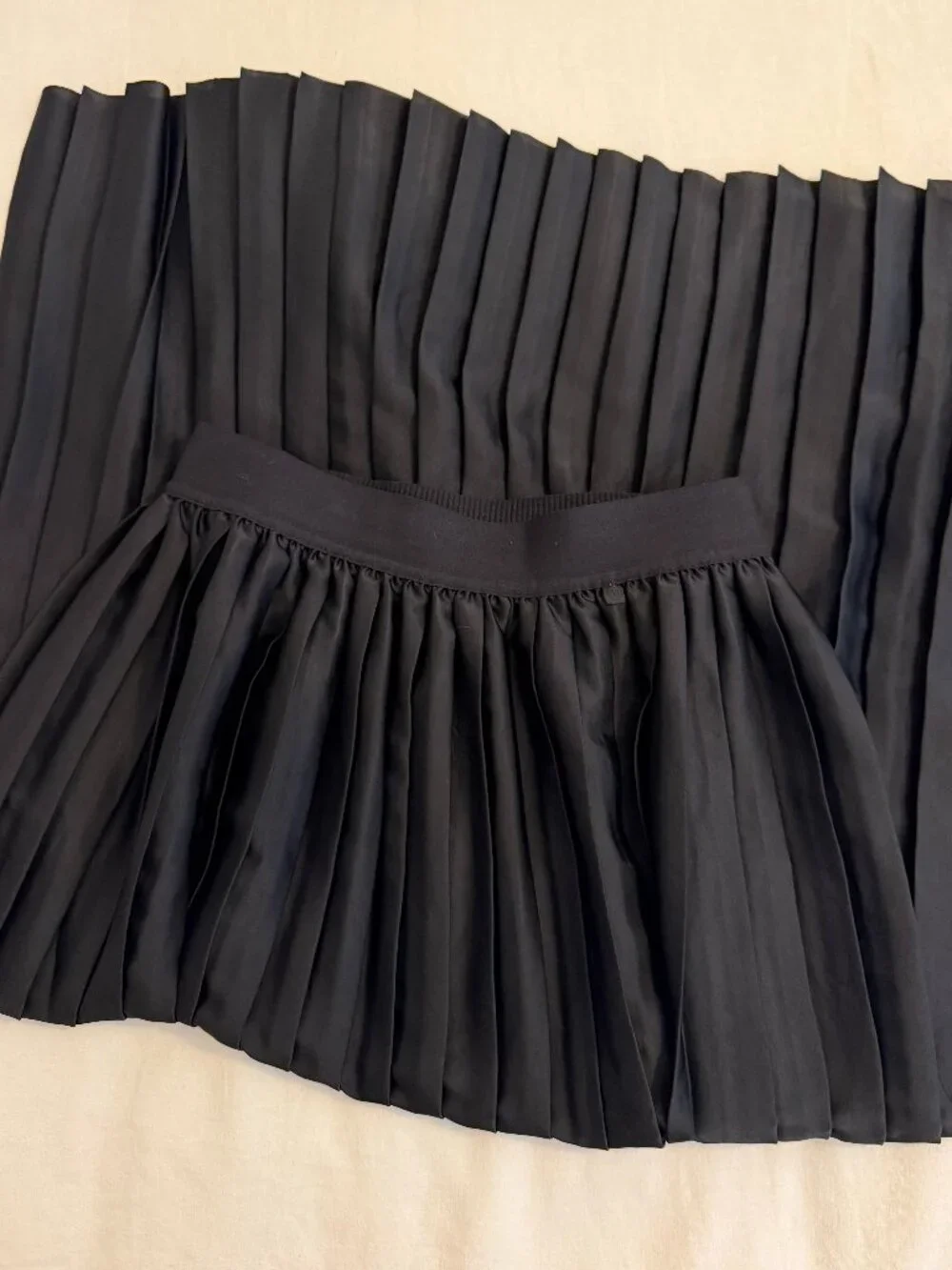 Lululemon Satin Pleated Midi Skirt - Size S Black - Picture 2 of 3